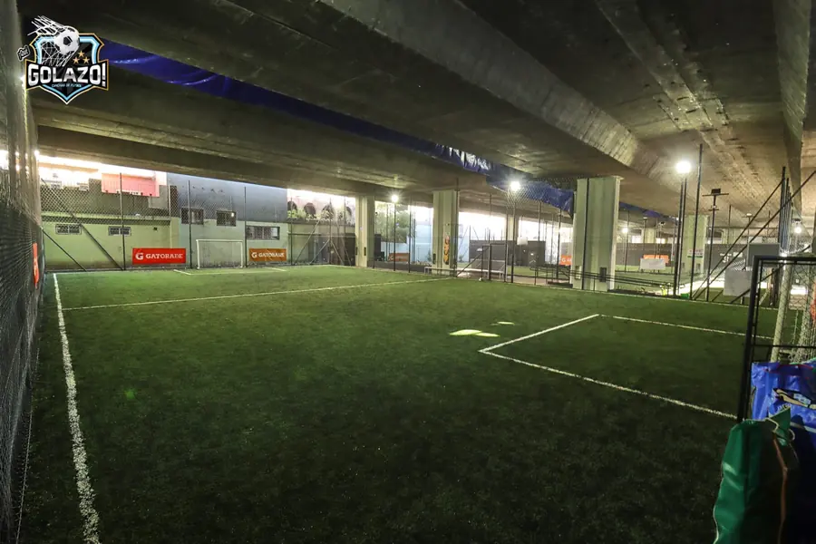 Cancha de la sede Jujuy de Qué Golazo, techada y con luces